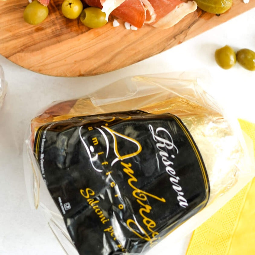 Der italienische Prosciutto Crudo mit 36 Monaten Reifung lässt sich hauchdünn schneiden..