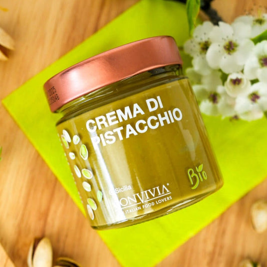 Die Pistazien Creme wird aus sizilianischen Pistazien, Bio Olivenöl, Zucker und Sonnenblumenöl hergestellt.