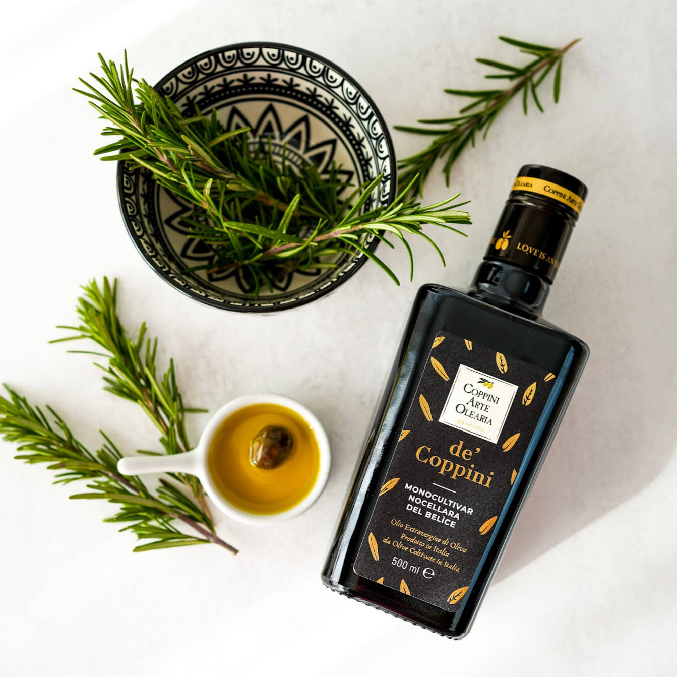 Hochwertiges Olivenöl mit intensivem Geschmack. Jetzt Olivenöl kaufen!