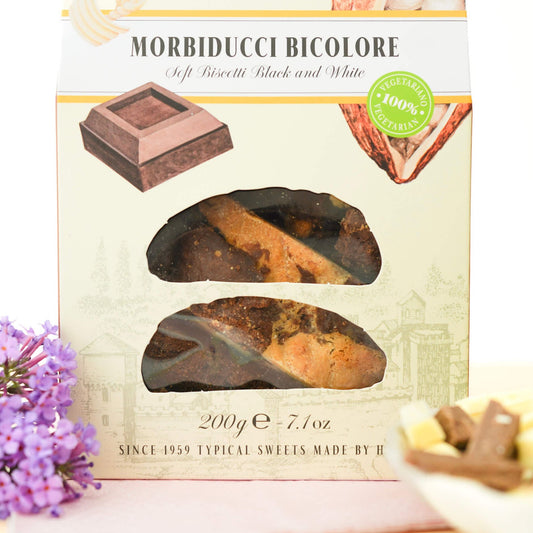 Diese Schoko Kekse sind handgefertigte Schokoladen Kekse aus der Toskana. So saftige Schoko Kekse werden traditionell in der Manufaktur Dolcezze di Nanni hergestellt.