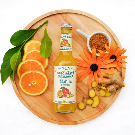 Die Orangenlimonade ist ein sommerliches Erfrischungsgetränk aus Sizilien.