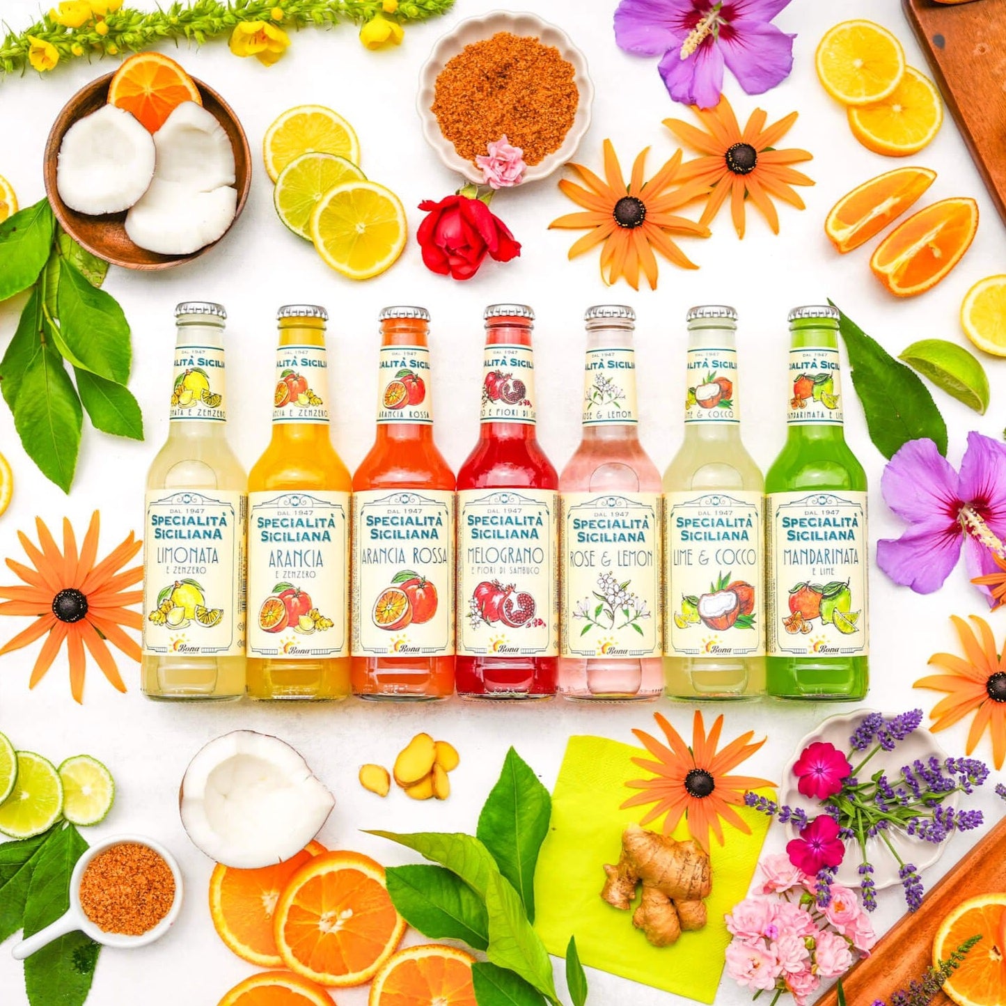 Die Orangen-Limonade schmeckt süß und fruchtig. 