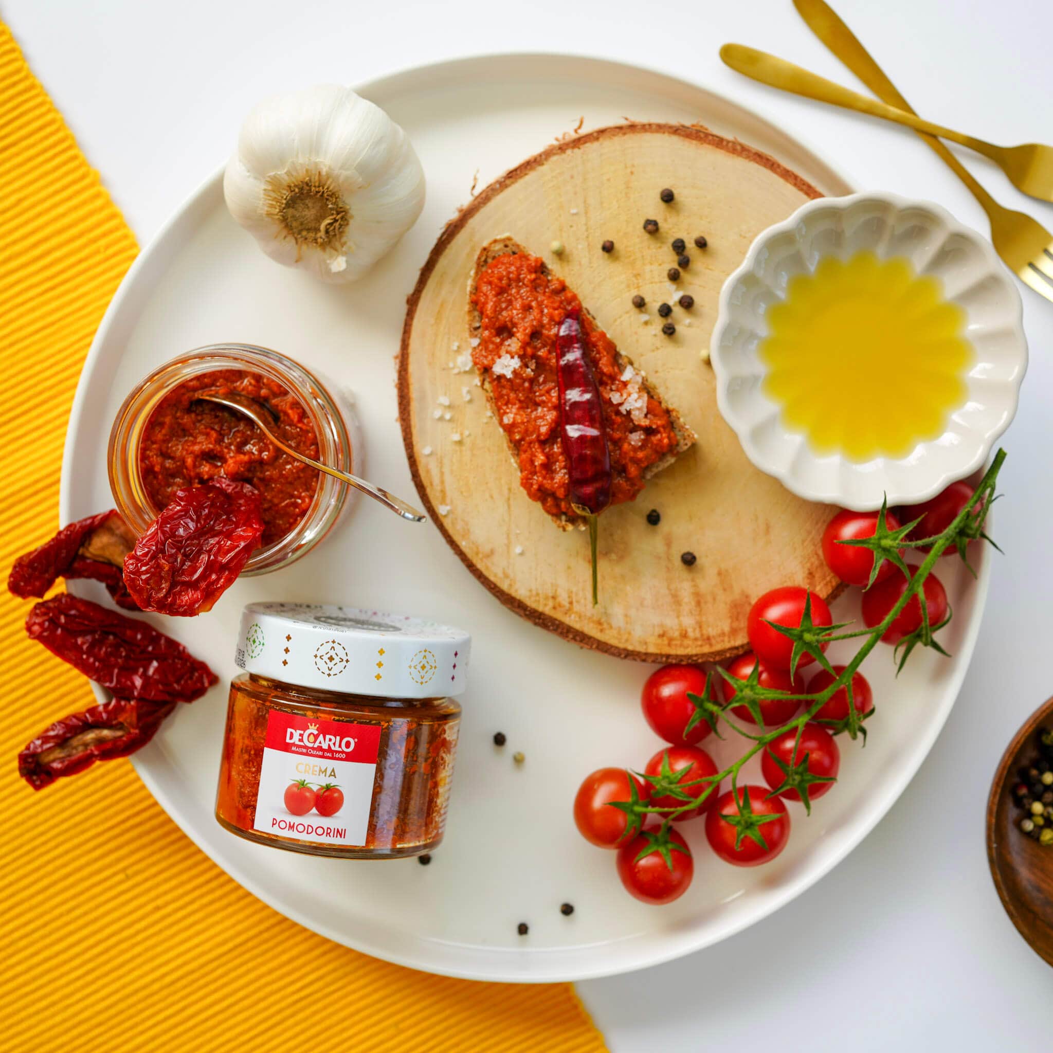 Würziger Tomatenaufstrich aus Apulien – Cavolobianco Würziger Tomatenaufstrich aus Apulien – Cavolobianco